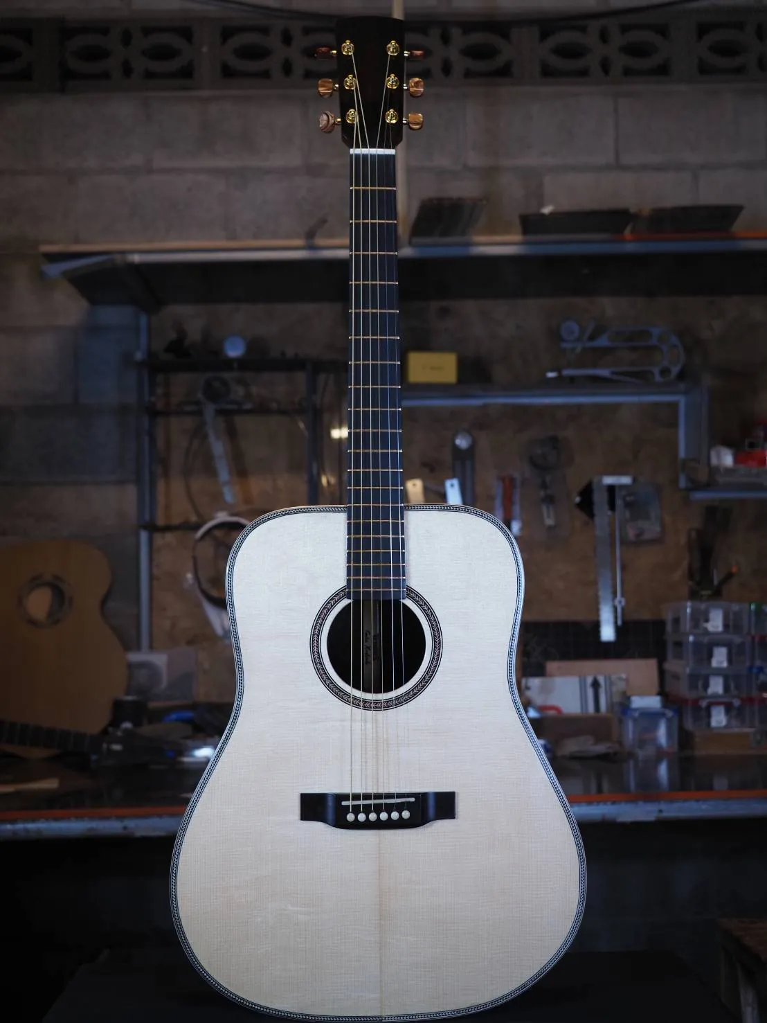 Dreadnought หน้าไม้สีอ่อน